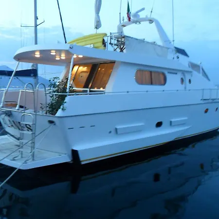 Boat&breakfast - *