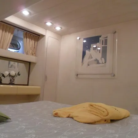 Botel Boat&breakfast - Castellammare di Stabia